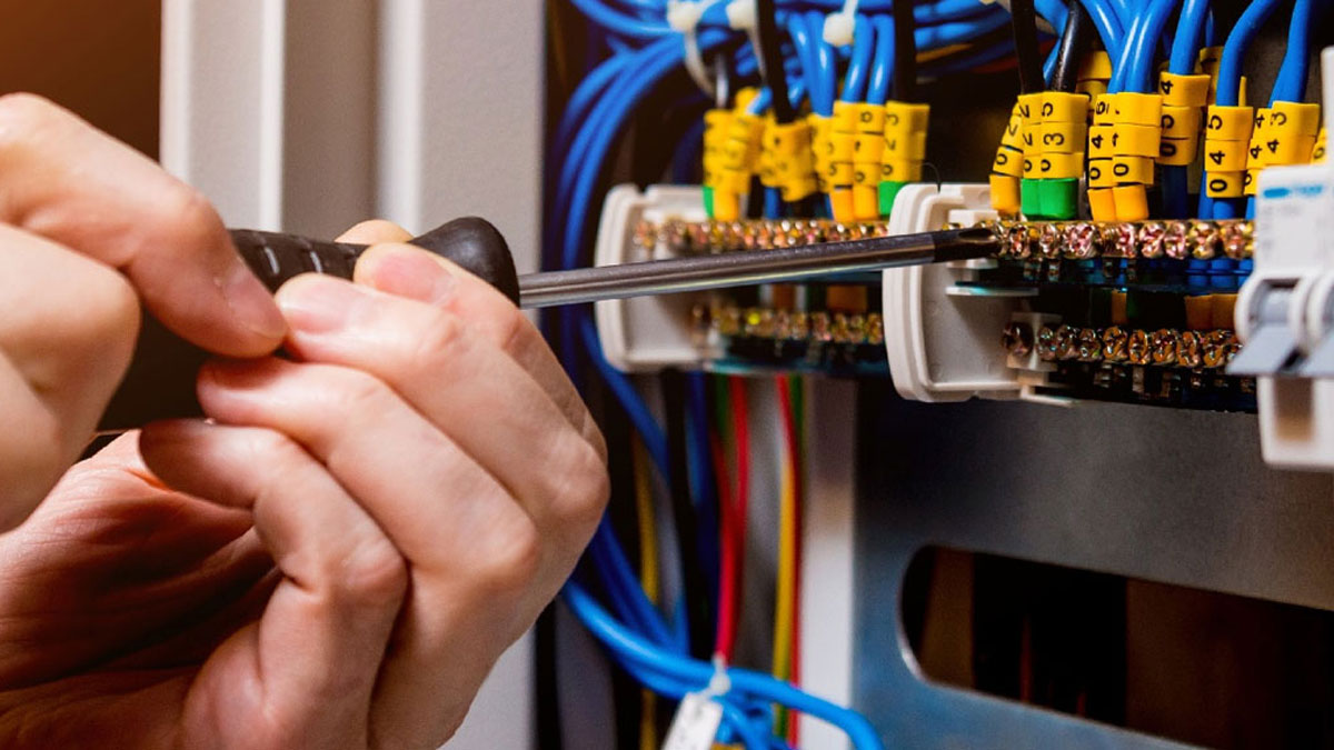 Common Electrical Problems Found in Older Homes